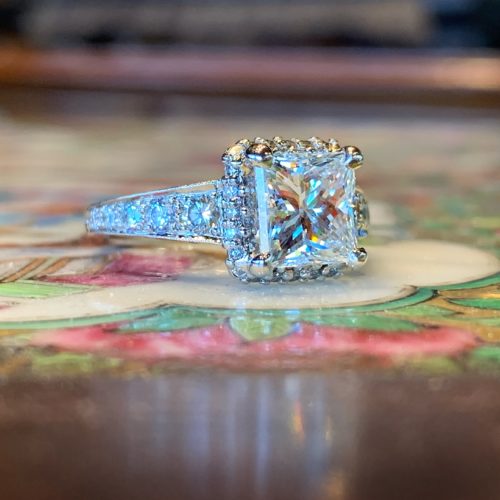 3 Reasons to Buy an Engagement Ring at Auction